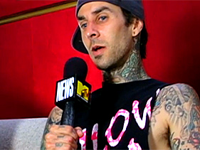 Travis Barker Drumming Upside Down : Will The Best Drum Machines